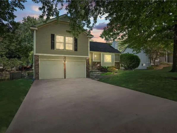 10561 Bradshaw St, Overland Park, KS 66215