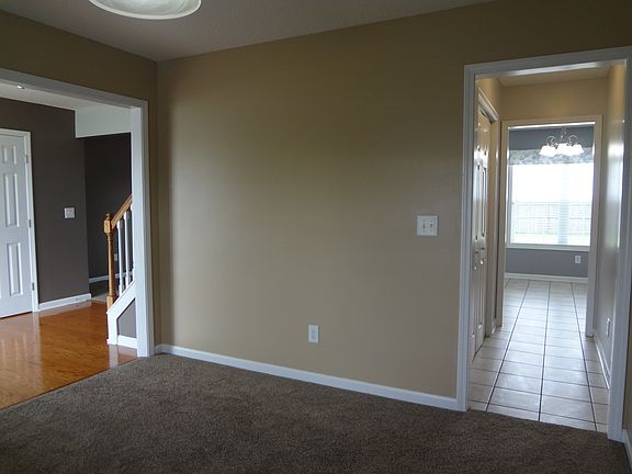 3rd image of 101 Dorsett Ct