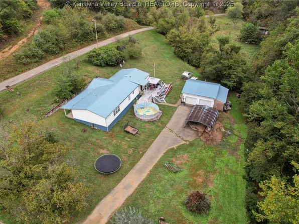 3274 Big Creek Rd, Hamlin, WV 25523
