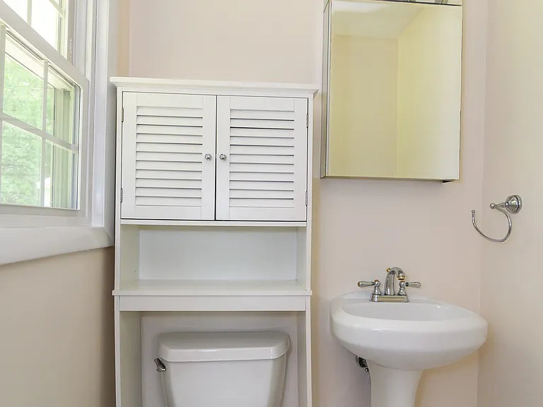 33 Eisenhower Rd — Photo 16