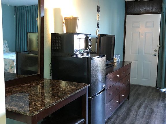 5th image of 1021 S Water St APT 207