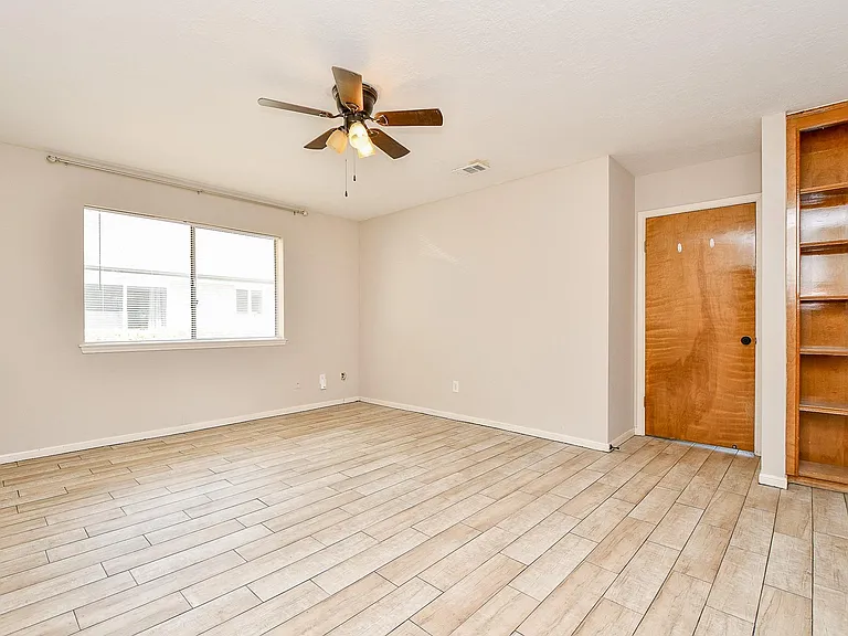 2803 Green Fields Dr — Photo 17
