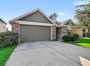 6615 Hunters Trace Ln, Baytown, TX 77521