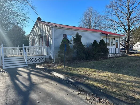 2 Pleasant St, Plainfield, CT 06374