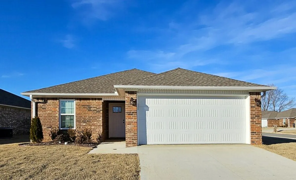 3 bed, 2.0 bath, 1532 sqft, $1,650 — Photo 1