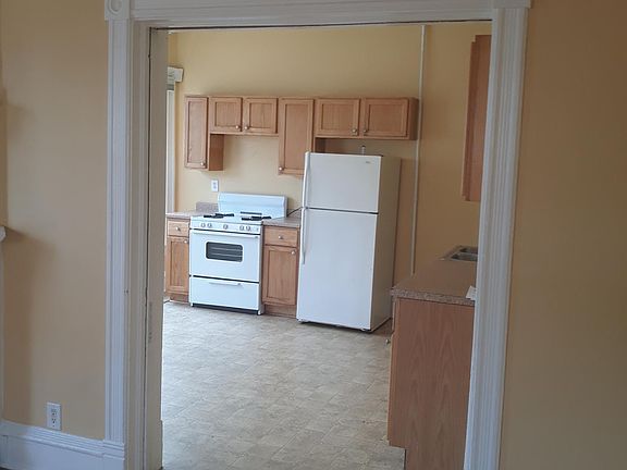 4th image of 709 Hamline Ave N Unit Lowr
