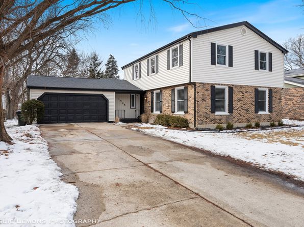 1525 Chickasaw Dr, Naperville, IL 60563