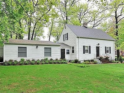 2nd image of 270 Hickory Ave