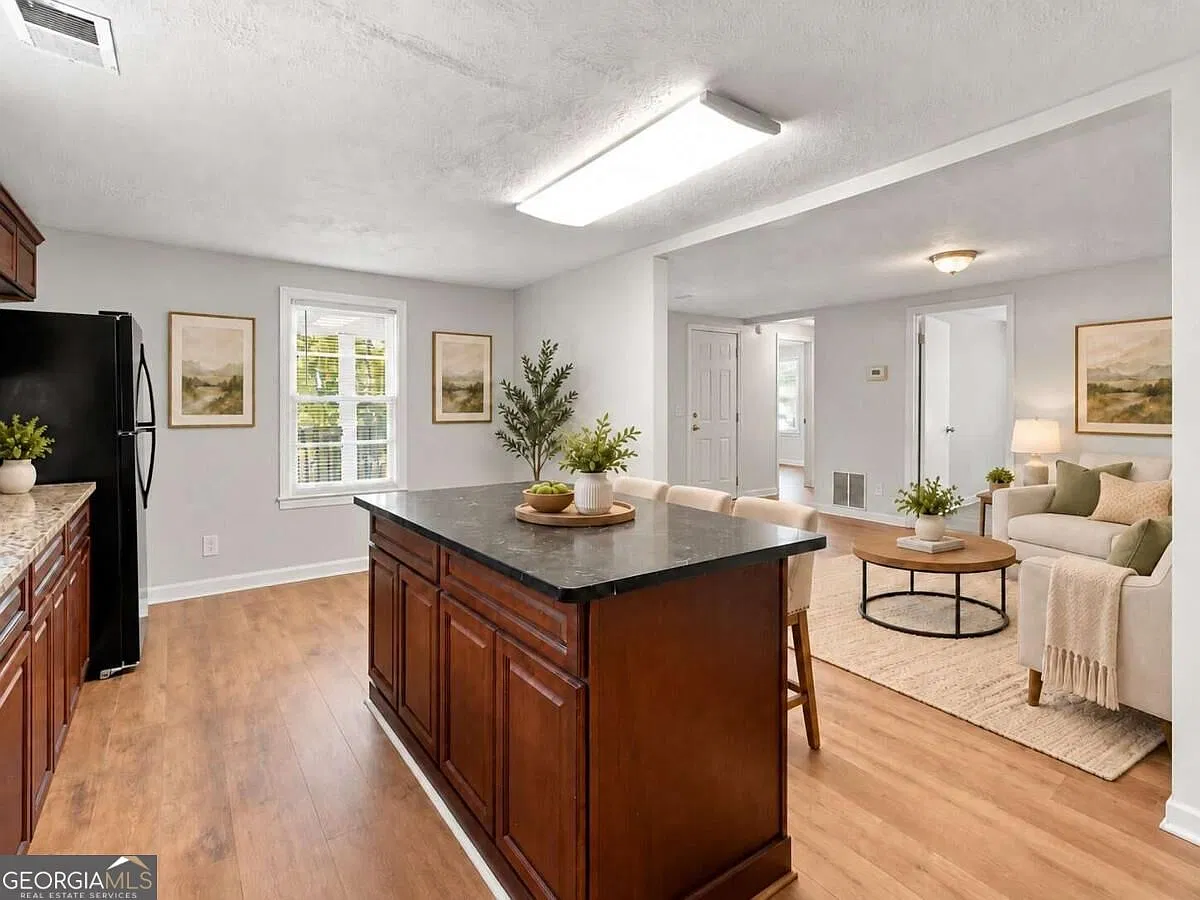 4 bed, 2.5 bath, 1598 sqft, $1,850 — Photo 4