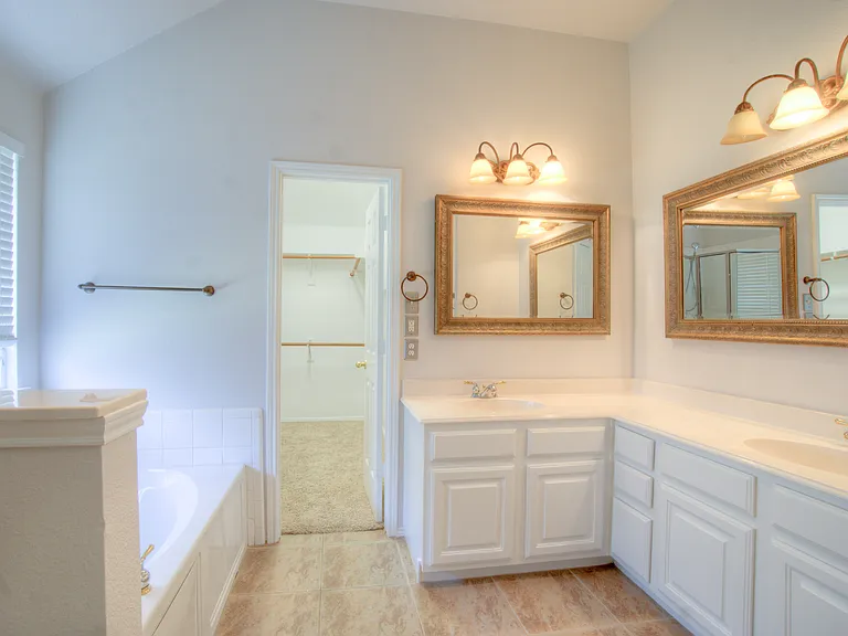 4909 Clove Ct — Photo 4