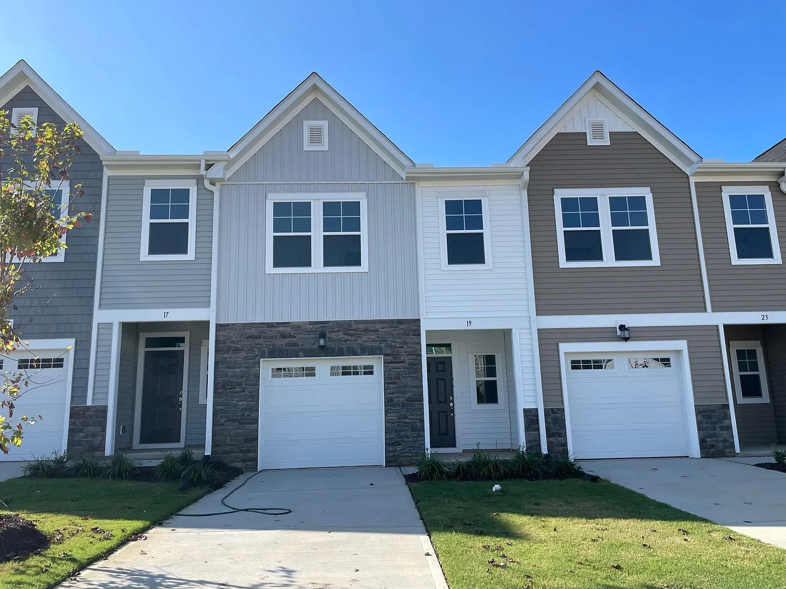 3 bed, 1437 sqft, $1,575 — Photo 2