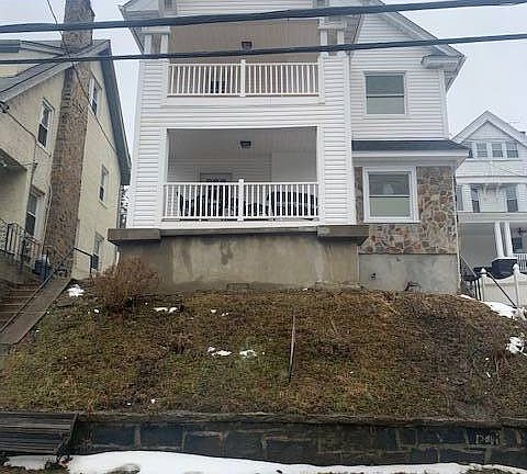 2nd image of 452 Warburton Ave