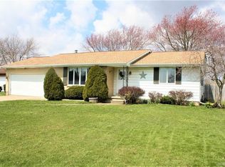 6111 Reger Dr, Lockport, NY 14094