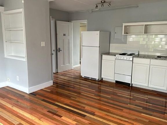 2nd image of 202 Buttles Ave
