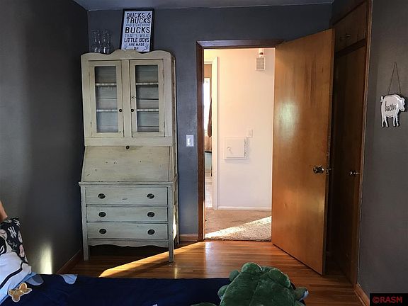 5th image of 546 12th St NE