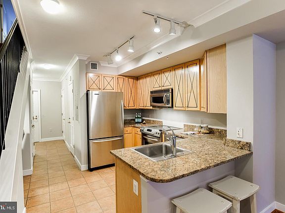 4th image of 616 E E St NW #656