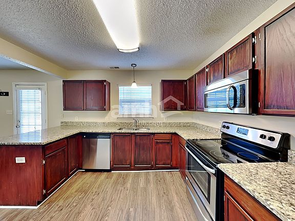 3rd image of 4718 Winterberry Ln