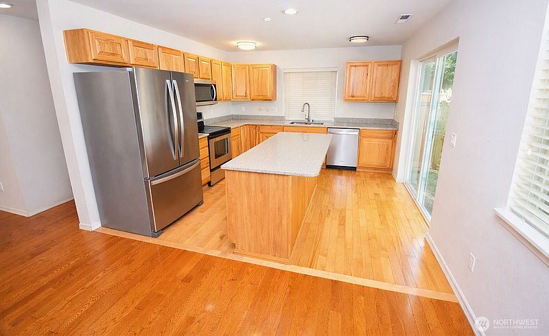 5th image of 1160 Hudson Street
