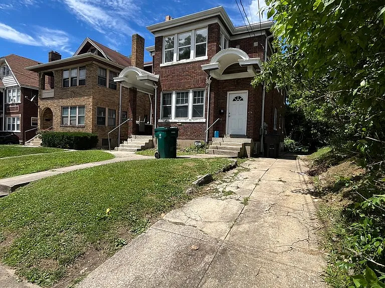 682 Greenwood Ave — Photo 3