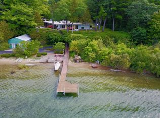 1435 Peninsula Dr, Traverse City, MI 49686