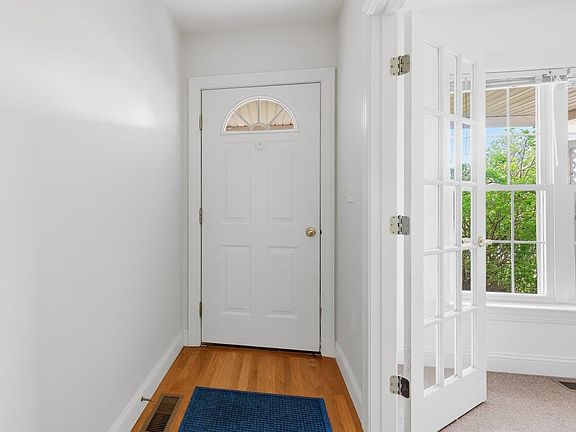 3rd image of 38B Emerson Road