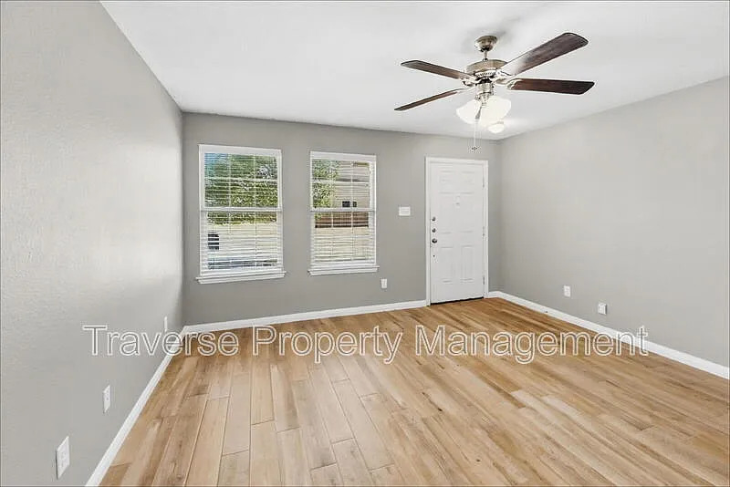 3 bed, 2.0 bath, 1385 sqft, $1,850 — Photo 4