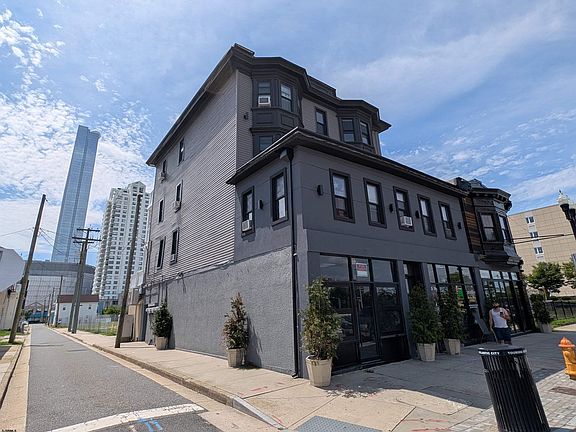 3rd image of 526 Atlantic Ave