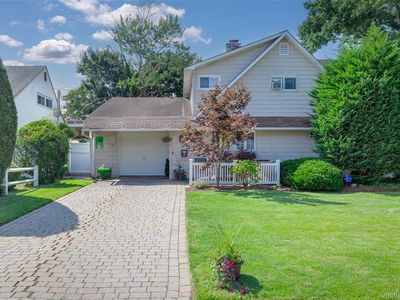 6 Downhill Lane, Wantagh, NY, 11793