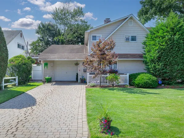 6 Downhill Lane, Wantagh, NY 11793