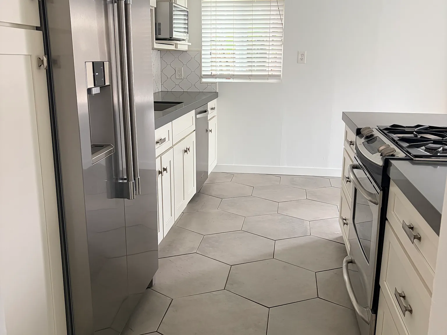 2 bed, 850 sqft, $4,195 — Photo 4