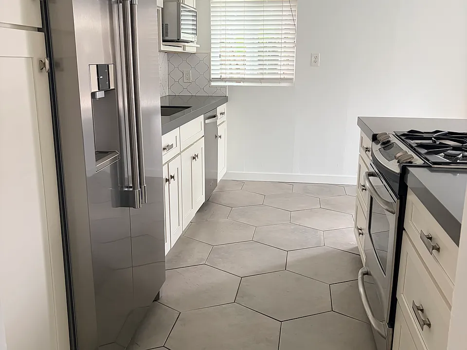 Lots of storage in kitchen