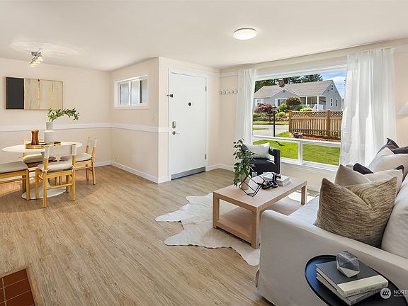 5th image of 15824 6th Avenue NE