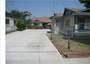 3rd image of 2632 Kelburn Ave