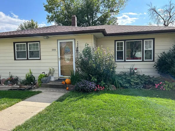 585 Locust St, Springfield, NE 68059