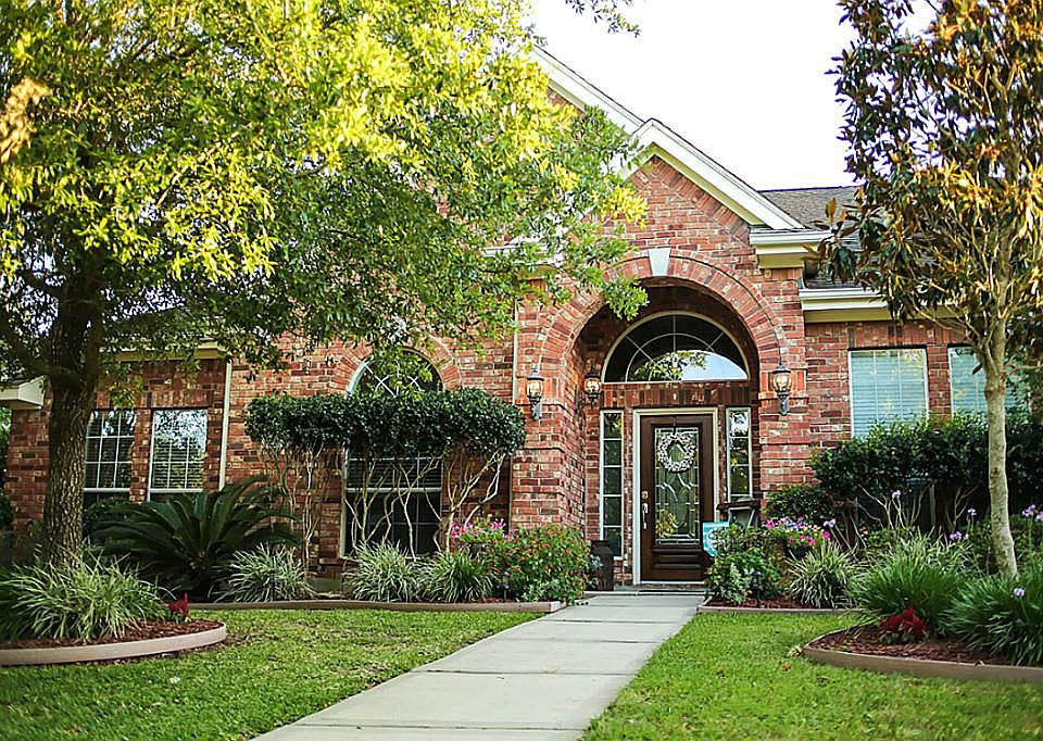 1st image of 303 Oak Forest Dr