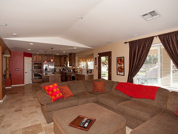 4th image of 925 N Tucana Ln