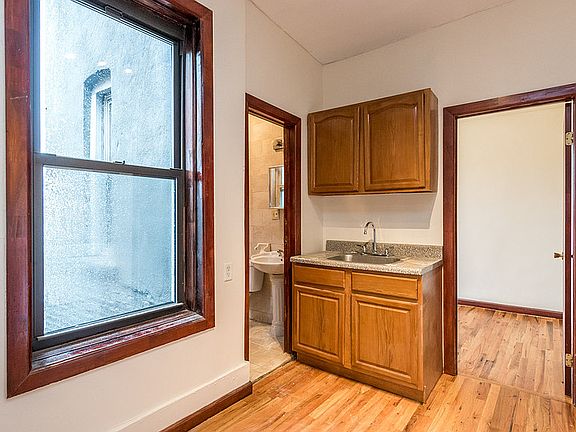 4th image of 206 Scholes St APT 13