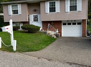 13 Baytree Dr, Wheeling, WV 26003