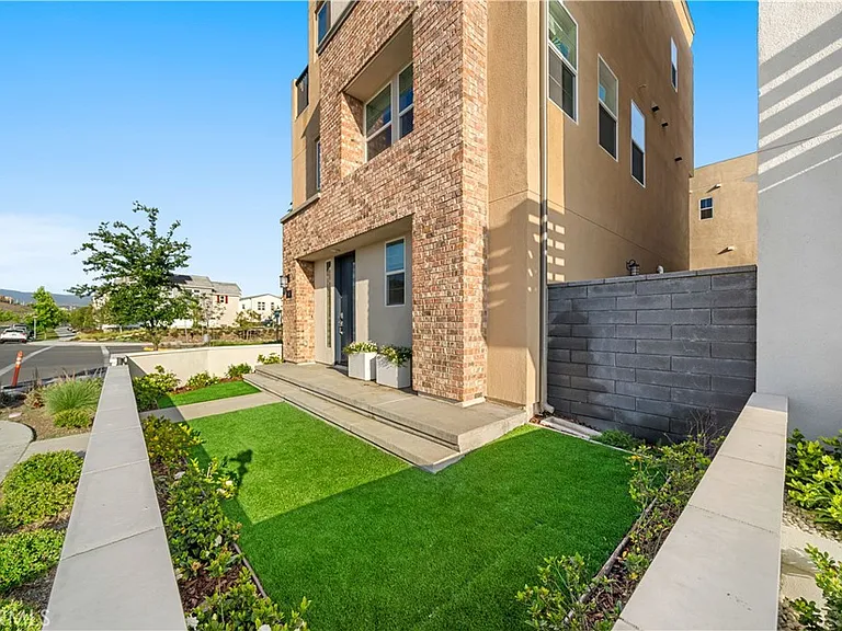 41 Stable Dr — Photo 2