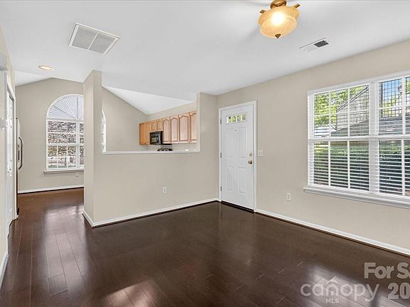 4th image of 8935 Houston Ridge Rd