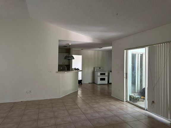 4th image of 1457 SW Glastonberry Avenue