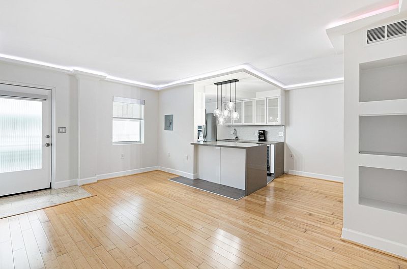 1st image of 1545 Euclid Ave APT 3L