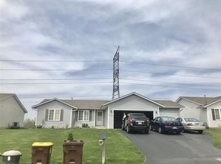 3066 Derbyshire Dr, Roscoe, IL 61115