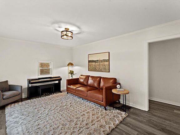 4th image of 22 Caroline St