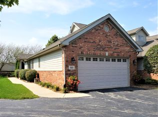 810 Boxwood Dr, Munster, IN 46321
