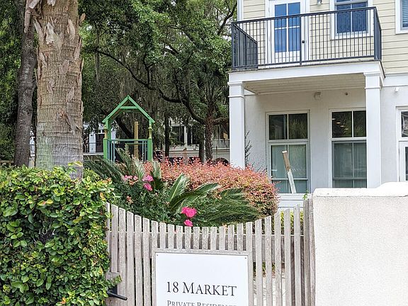 3rd image of 18 Market