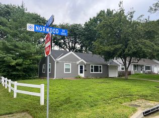 7816 Norwood St, Prairie Village, KS 66208