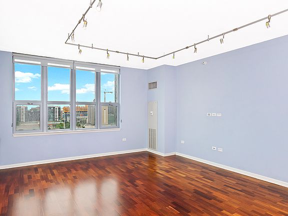 4th image of 125 S Jefferson St #1109