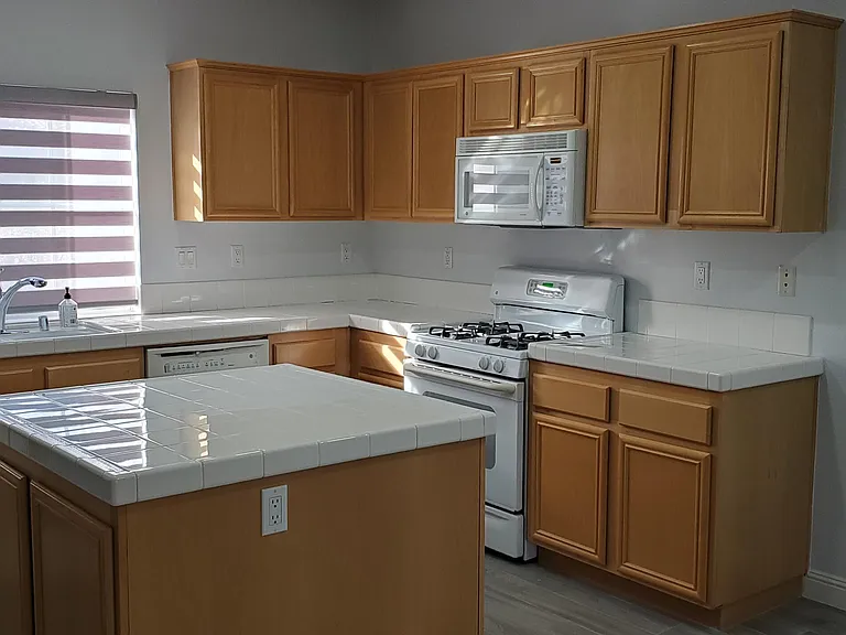 716 Summit Dr — Photo 6