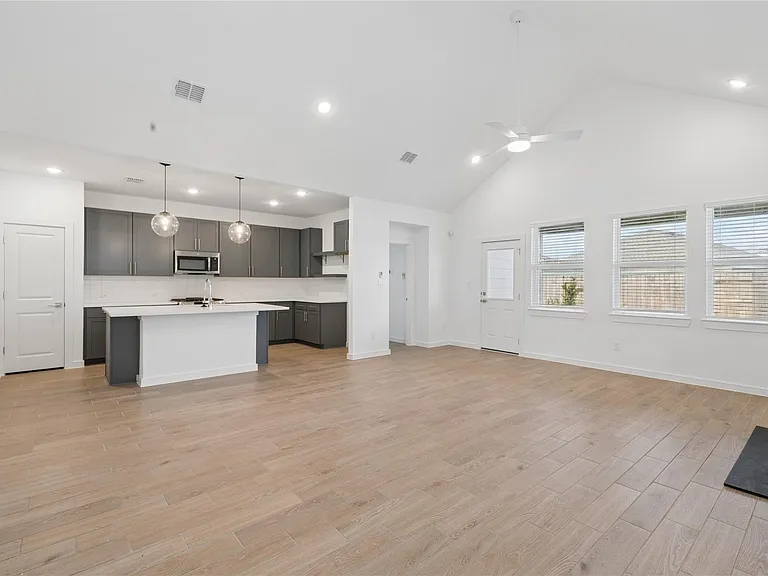 698 Daniels Lake Ln — Photo 11